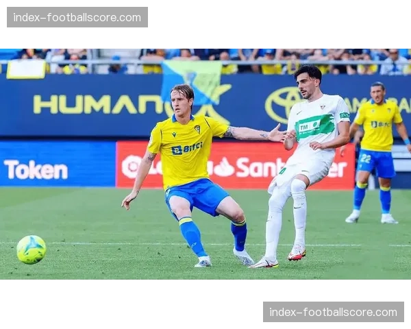 埃尔切主帅赛前坦言：对阵巴萨，我们将重点保护边路与中卫之间的空当